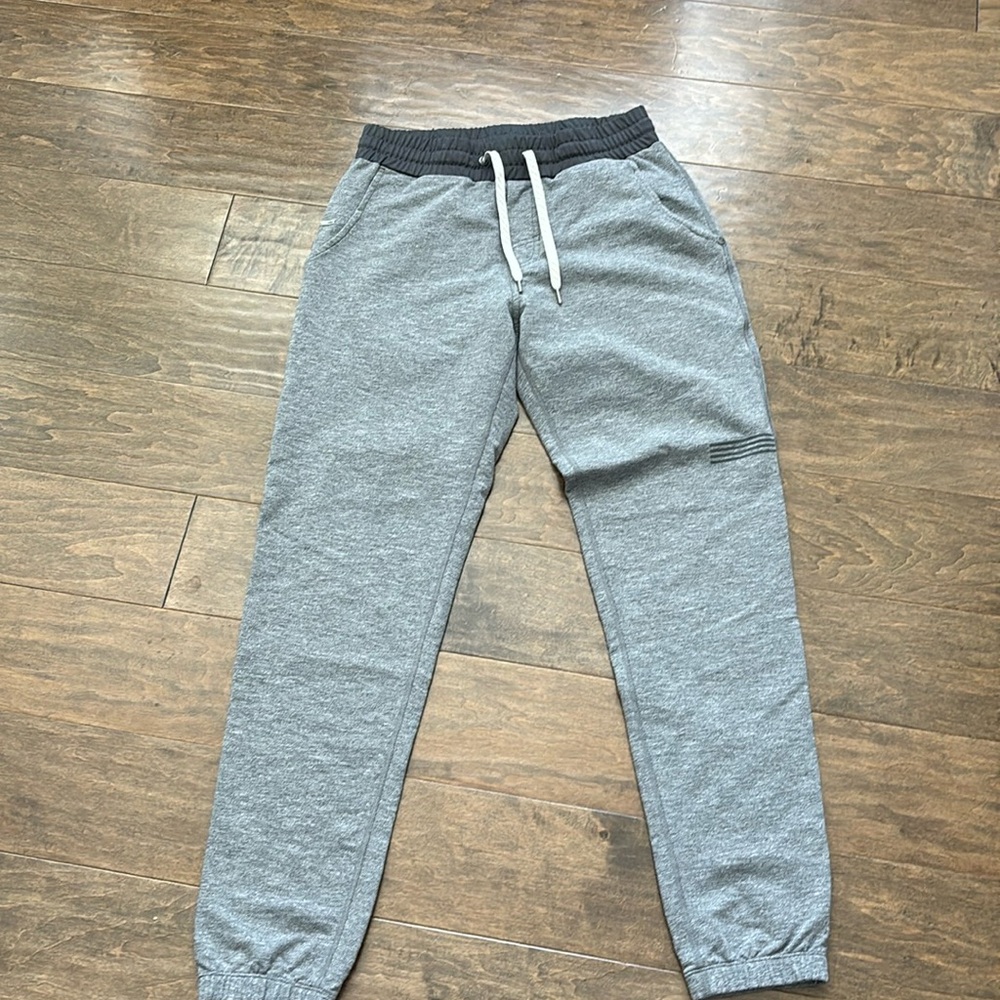 Vuori size small sweatpants